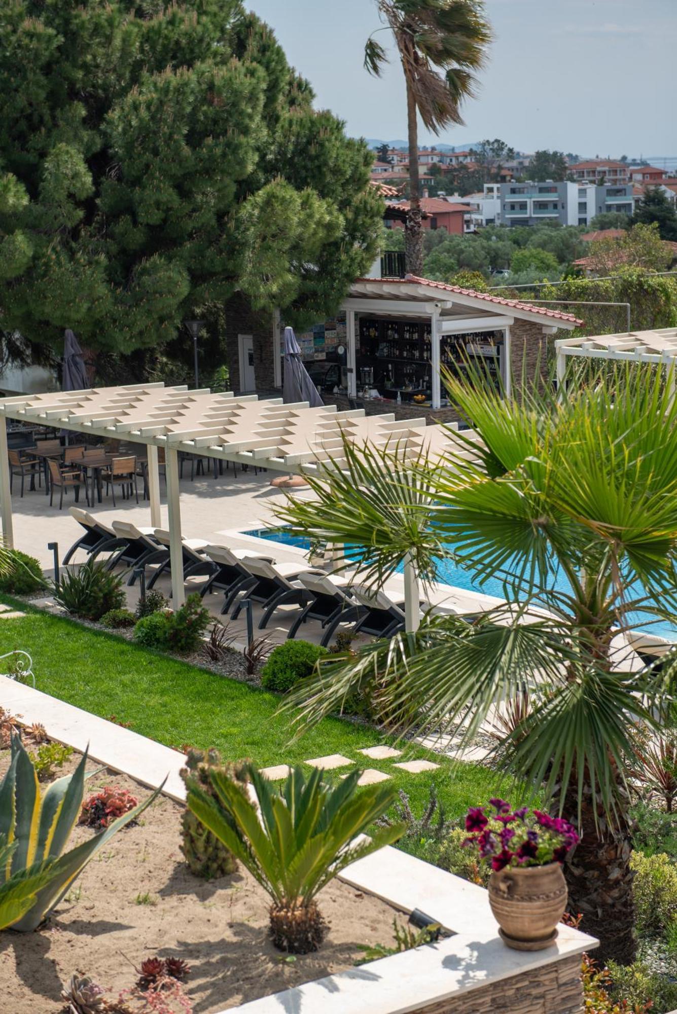 Sara Apartahotel *